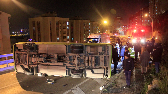 Kocaeli'de halk otobüsü devrildi: 7 yaralı