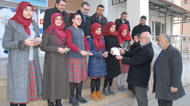 Kocaeli'de ortaokul öğrencilerinden Halep'e yardım