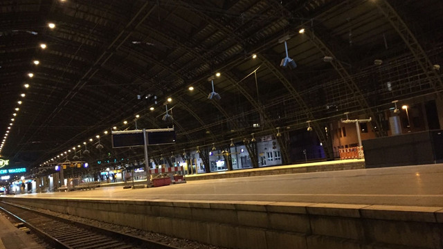 Köln merkez tren istasyonunda bomba alarmı