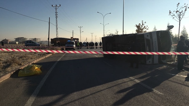 Konyada öğrenci servisi ile kamyon çarpıştı: 1 ölü 13 yaralı