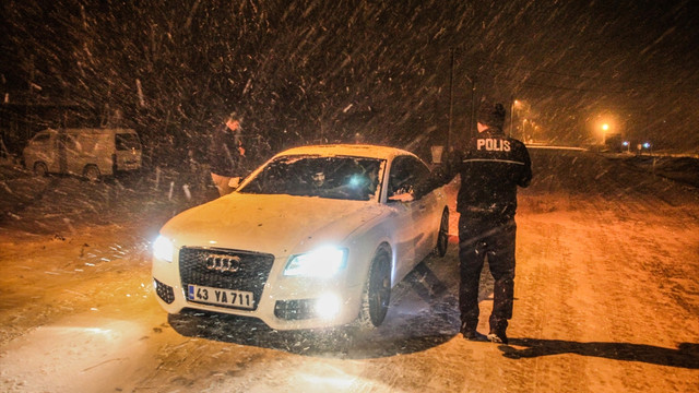Kütahya'da buzlanma ulaşımı olumsuz etkiliyor
