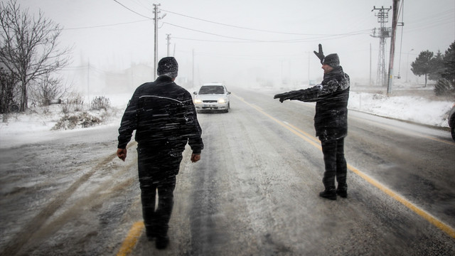 Kütahya'da kar yağışı ulaşımı olumsuz etkiliyor