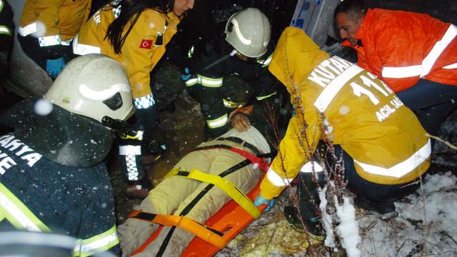 Kütahya'da yolcu otobüsü devrildi: 8 yaralı