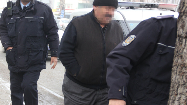 Lise müdürü öğrencilere cinsel taciz iddiasıyla tutuklandı