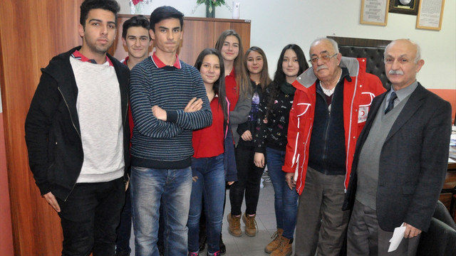 Lise öğrencileri, harçlıklarını Haleplilere bağışladı