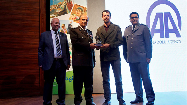 Lübnan'daki çocuk fotoğrafları yarışmasında AA'ya plaket