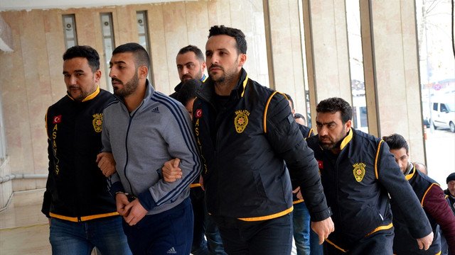 Silahlı saldırı güvenlik kamerasına yansıdı