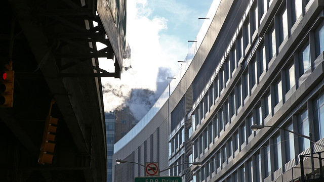 Manhattan'da inşaat halindeki hastanede yangın