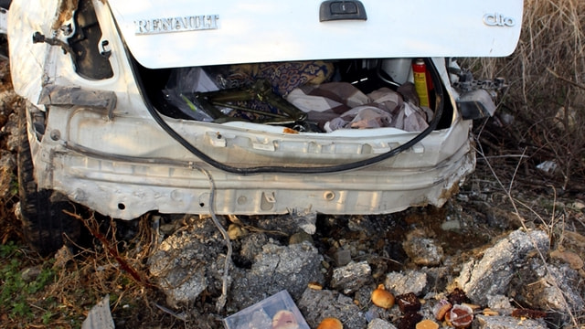 Manisa'da otomobil şarampole devrildi: 1 ölü, 5 yaralı