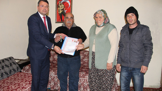 Mersin'de iki şehit ailesine ev verildi