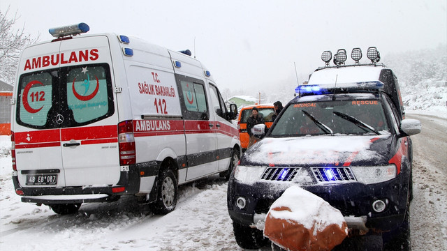 Muğla'da karda mahsur hastayı UMKE kurtardı