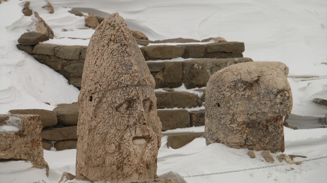 Nemrut beyaza büründü
