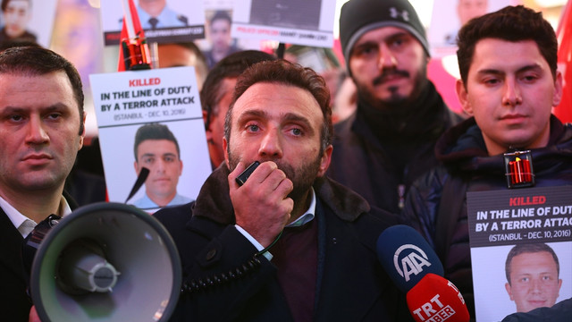 New York Polisi, Times Meydanı'nda İstanbul saldırısı şehitlerini andı