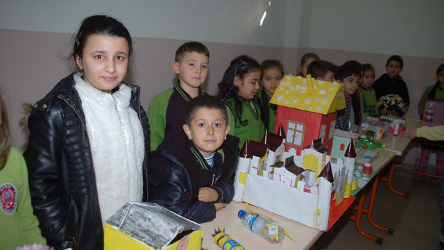 Öğrenciler atık malzemeleri oyuncağa dönüştürdü