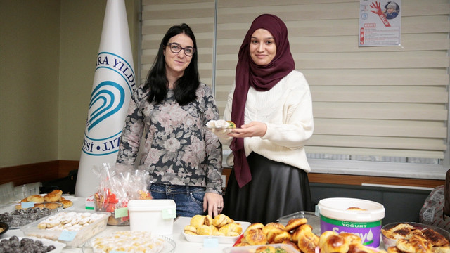 Öğrenciler Haleplilere yardım için kermes düzenledi