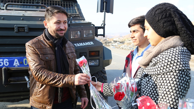 Öğrencilerden polise moral ziyareti