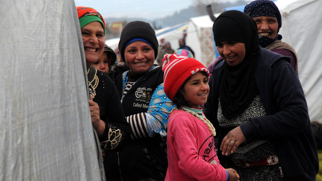 Öğrencilerden Suriyeli sığınmacılara yardım