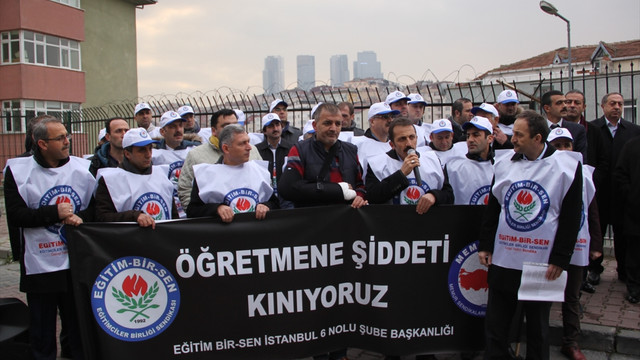 Okul müdürüne darp protesto edildi