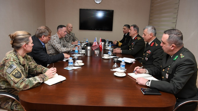 Orgeneral Akar, ABD'li mevkidaşıyla İncirlik'te görüştü