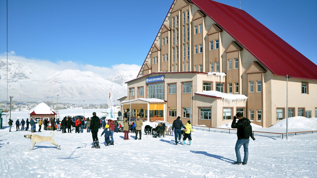 Ovacık'ta kayak sezonu açıldı