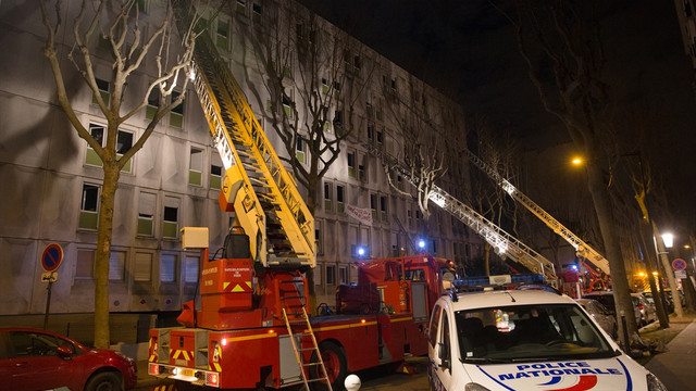 Paris'te göçmen merkezinde yangın