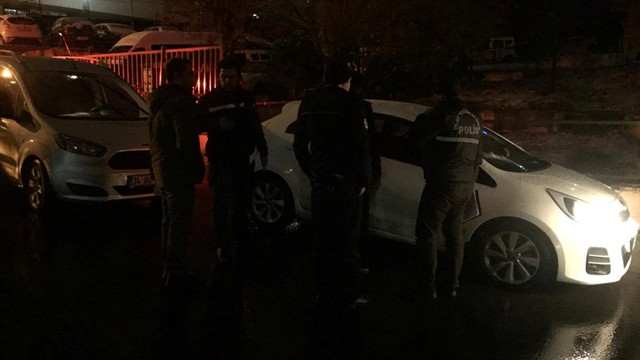 Polisle şüpheliler arasında kısa süreli çatışma