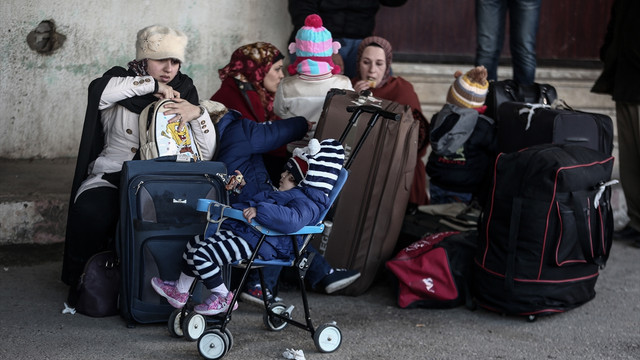 Refah Sınır Kapısı geçici olarak açıldı