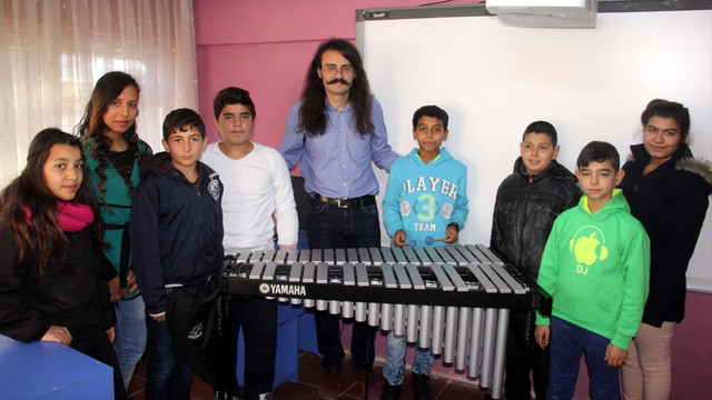 Roman öğrencilerden klarnetle caz