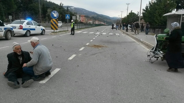 Samsun'da otomobil ile traktör çarpıştı: 1 ölü, 3 yaralı