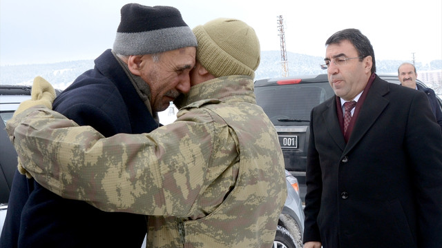 Şehit babasından oğlunun silah arkadaşlarına ziyaret
