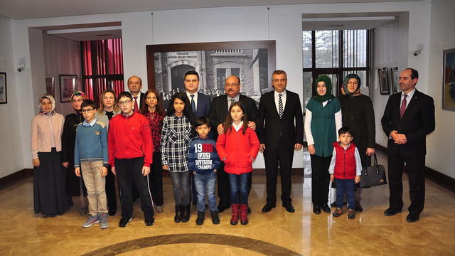 Şehit çocuklarına dizüstü bilgisayar hediyesi