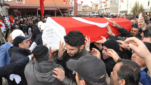 Şehitlerimizi uğurluyoruz