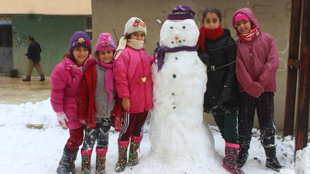Şemdinli'de eğitime kar engeli