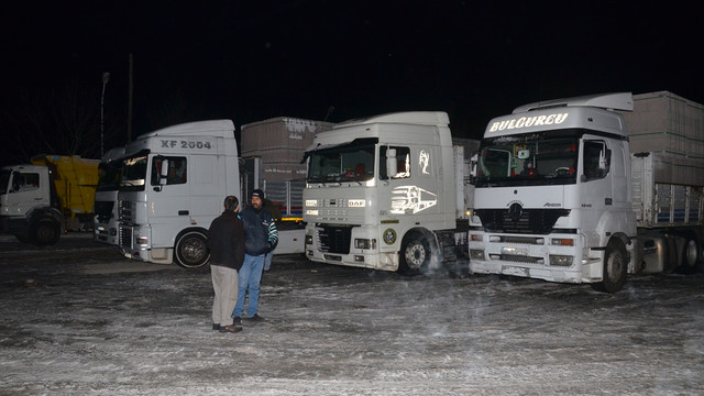 Sertavul Geçidi'nde ulaşım güçlükle sağlanıyor