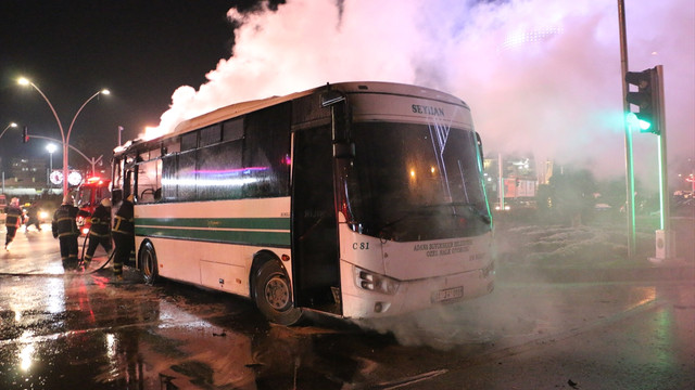 Seyir halindeki halk otobüsünde yangın