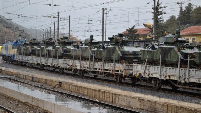 Sınıra askeri sevkiyat