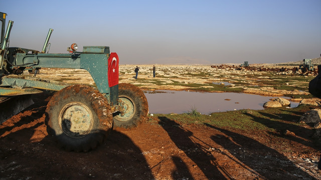 Sınırın ötesine çadır kentler kuruluyor
