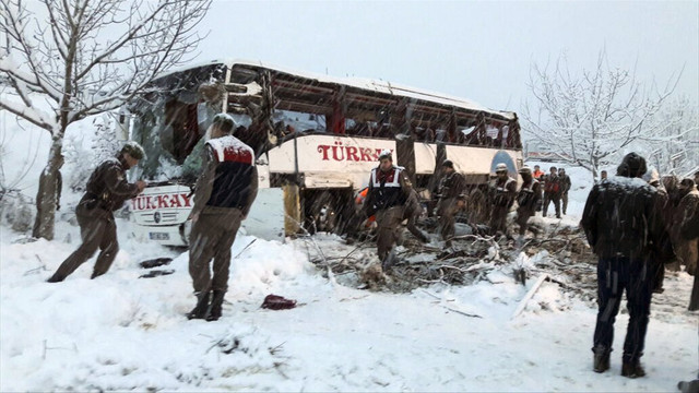 Sinopta yolcu otobüsü uçuruma yuvarlandı! 5 kişi öldü çok sayıda yaralı var