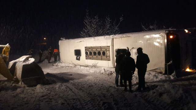 Sinopta yolcu otobüsü uçuruma yuvarlandı