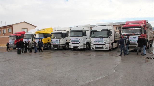 Sivas'tan Haleplilere 10 tır yardım malzemesi