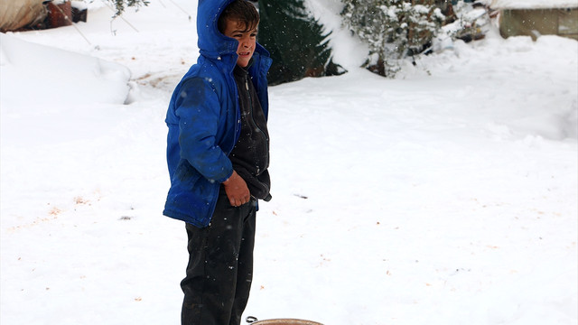 Suriye'de kar yağışı çileye dönüştü