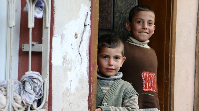 Suriyeli ailenin kış şartlarında yaşam mücadelesi