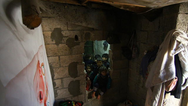 Suriyeli ailenin odunlukta yaşam mücadelesi