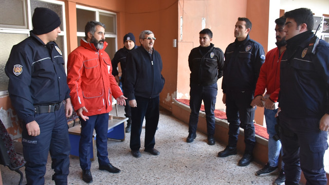 Suriyeli öğretmenlerden polise taziye ziyareti
