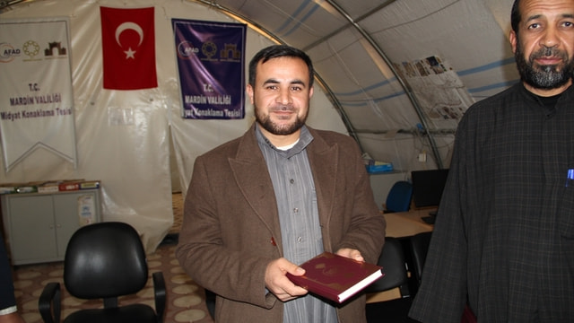 Suriyeli sığınmacılara Kur'an-ı Kerim hediye edildi