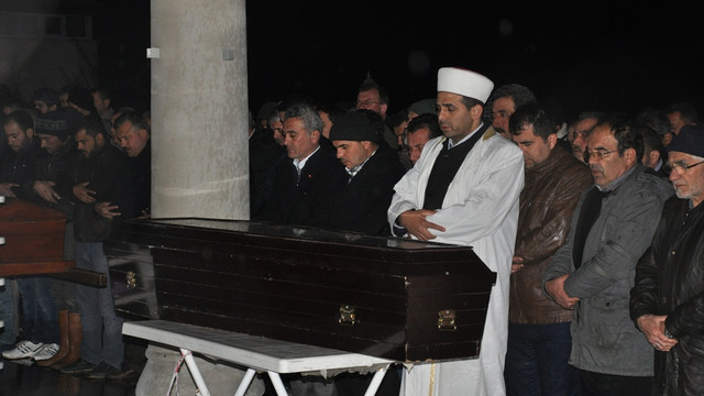 Suriyeli üç kardeş yan yana defnedildi