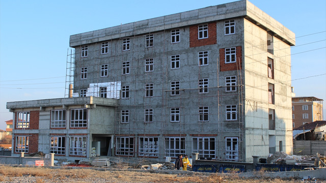 Tokat'ta yurt inşaatından düşen kişi yaralandı