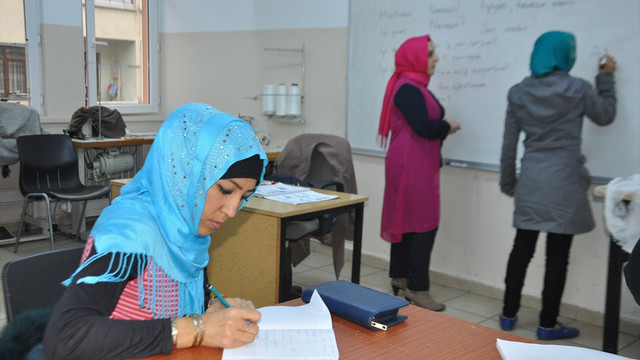 Trabzon'da sığınmacılar için Türkçe kursu