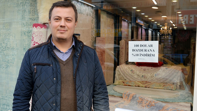 Turgutlu'da dolar bozdurma kampanyasına destek