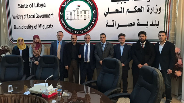 Türk bürokratlardan Libya'daki görme engellilere destek